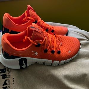 Men’s Nike Metcon in Orange and a Blue New